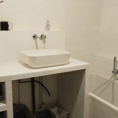 Pose de faïence dans salle de bain, appartement  parisien