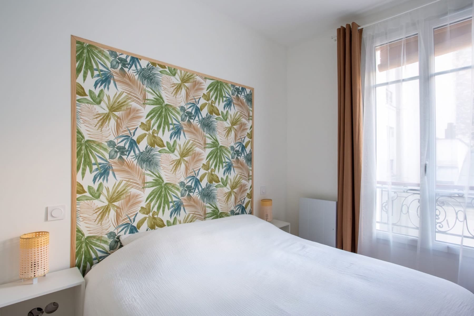 rénovation d’une chambre avec papier peint en appartement à Paris