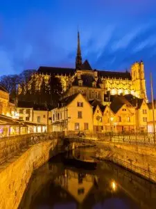 Cathédrale d'Amiens et quartier Saint-Leu de nuit