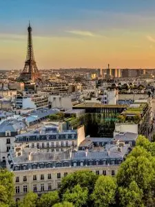 Toits de Paris et tour Eiffel