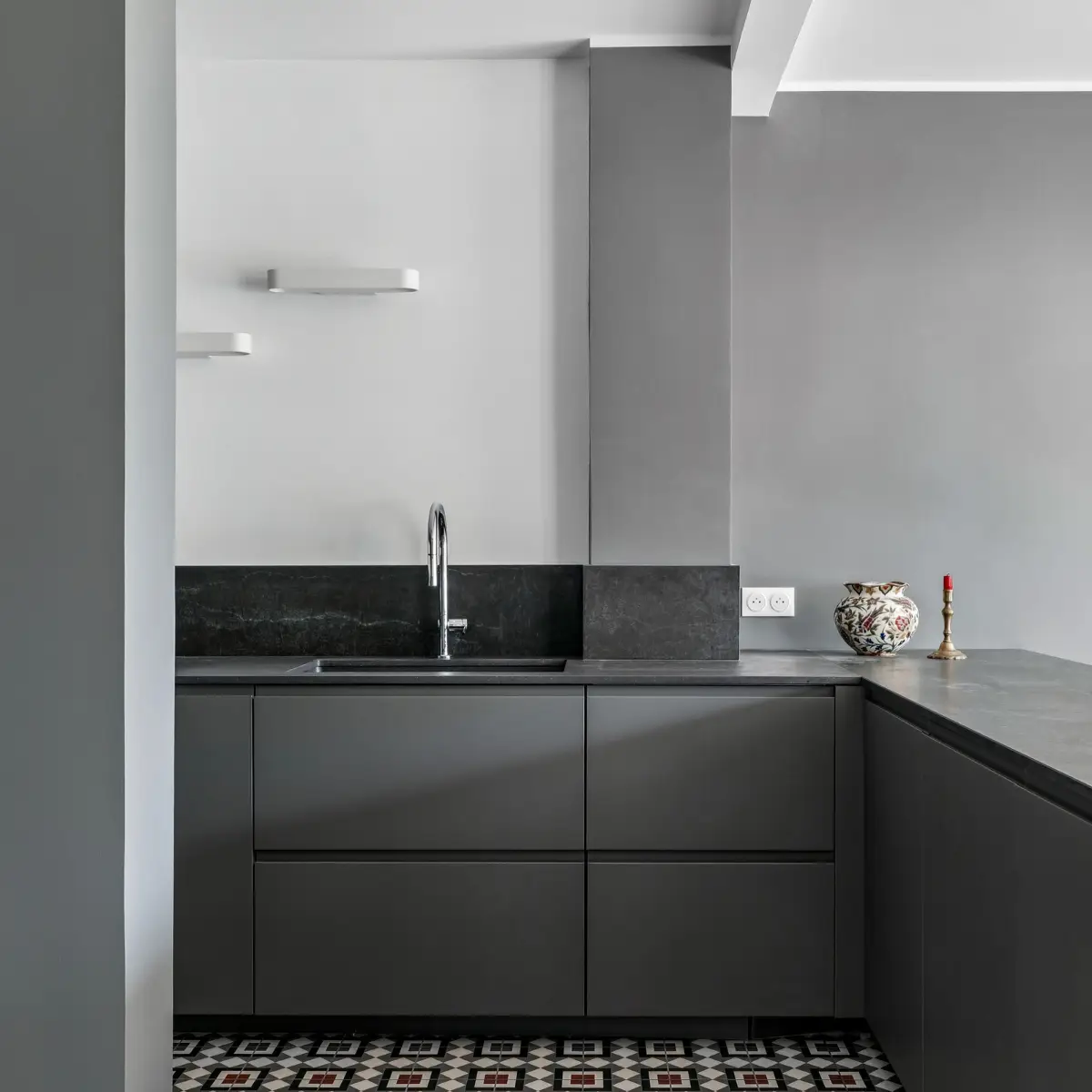 Rénovation Cuisine Teintes Sombres